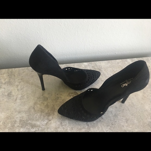 Black heels - Picture 3 of 5